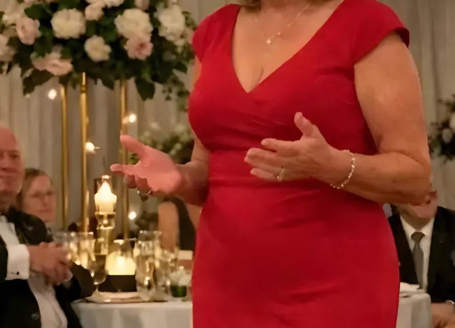 Svatební šaty z second handu: hosté se smáli… dokud matka ženicha neřekla to nejdůležitější.