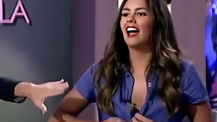 Moderátoři se ho snažili zastavit – šokující chování moderátora se odehrálo před kamerami.