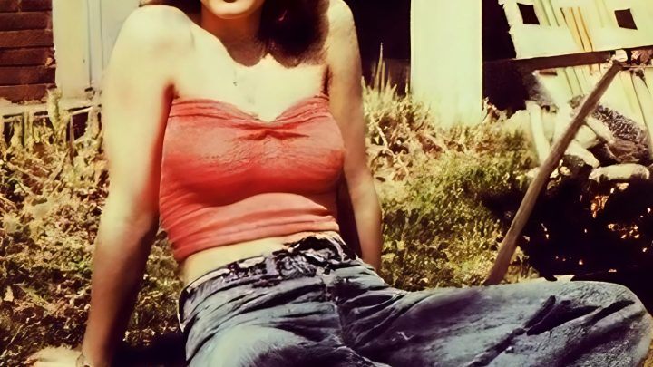 Poznal jsi ji? Podívej se na vzácné fotografie rebelky, která revolučně změnila popovou hudbu.