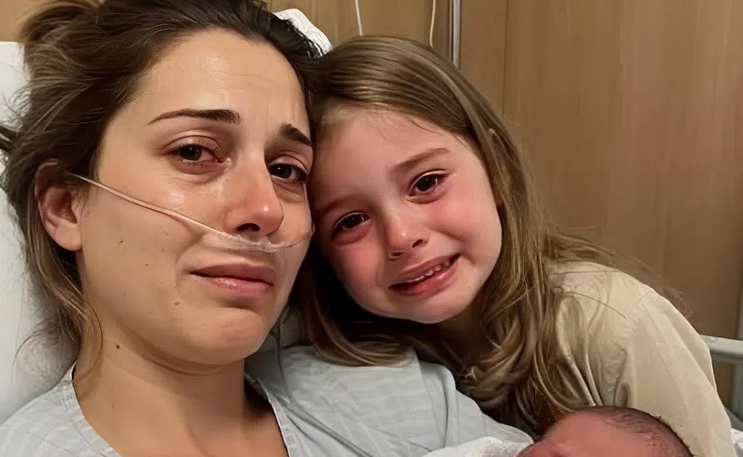 Porod, který měl být radostnou událostí, se proměnil v boj o přežití: matka, její novorozeně a noc, která změnila všechno