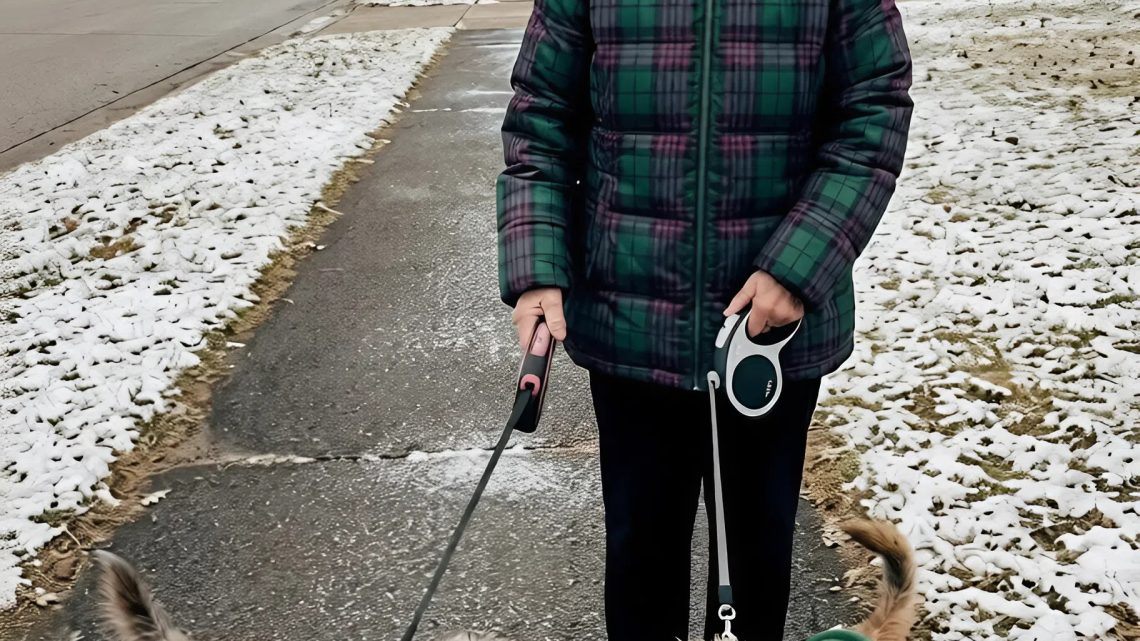 „Moje sousedka označila mé zachráněné psy za „odporné“ a nařídila mi, abych se jich zbavila – je mi 75 let a rychle jsem jí dala lekci.“