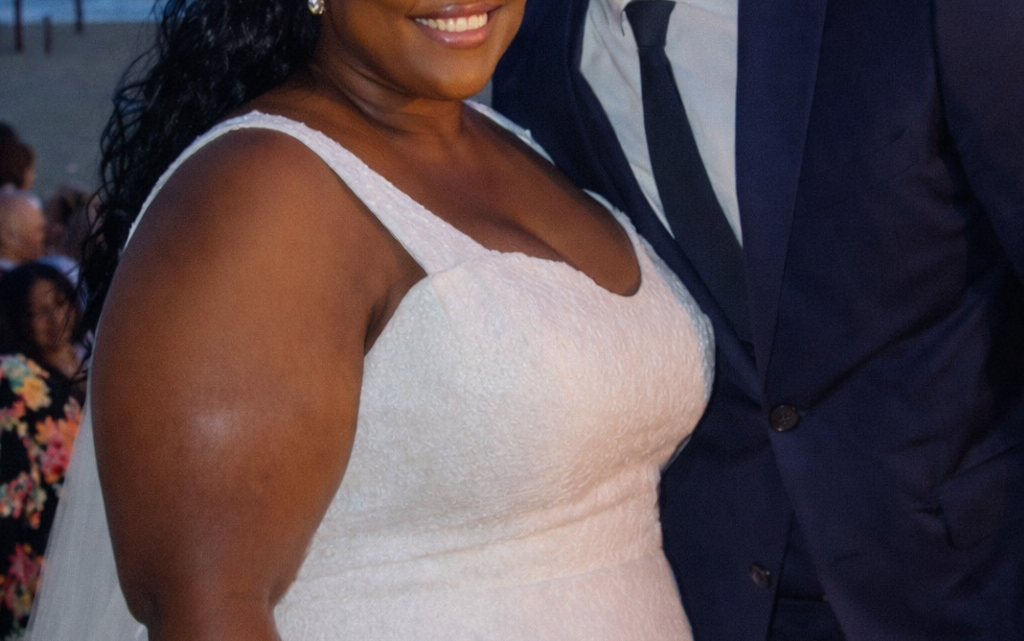 Vzala jsem si muže, který mě na střední škole šikanoval, protože mi přísahal, že se změnil – ale v naší svatební noc mi řekl: „Konečně… jsem připraven ti říct pravdu.“