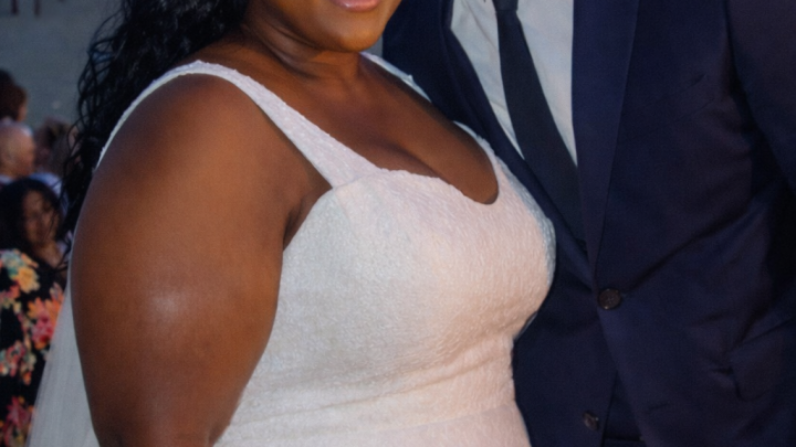 Vzala jsem si muže, který mě na střední škole šikanoval, protože mi přísahal, že se změnil – ale v naší svatební noc mi řekl: „Konečně… jsem připraven ti říct pravdu.“