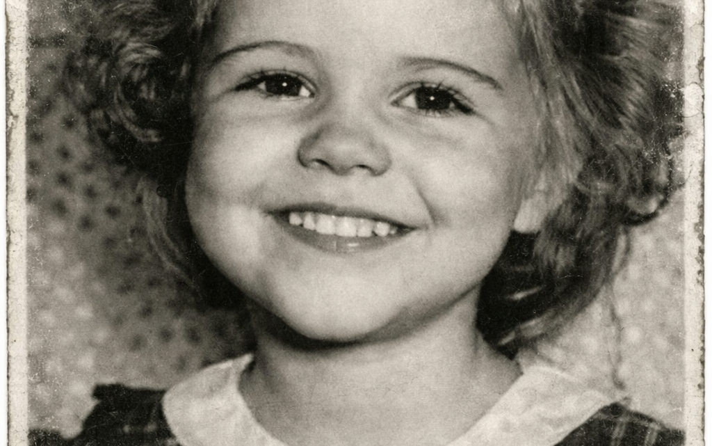 Hollywoodská zlatá dívka, která si získala naše srdce – poznáváte ji?