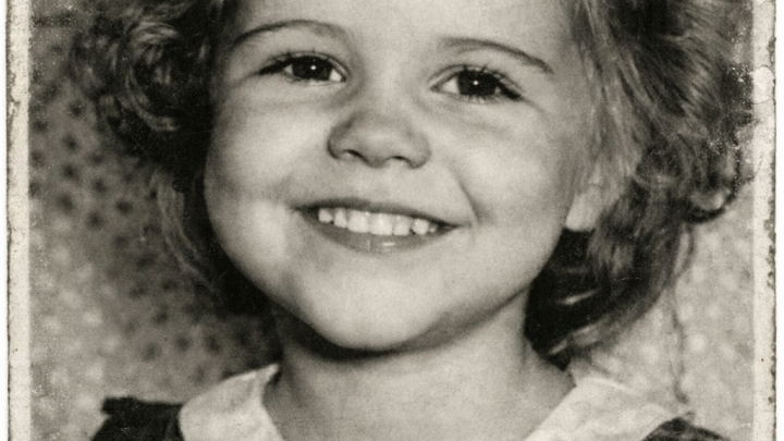 Hollywoodská zlatá dívka, která si získala naše srdce – poznáváte ji?