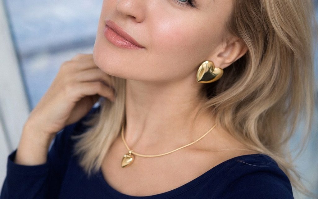 Když jsem odjela na služební cestu, moje čtrnáctiletá dcera se probudila a našla vzkaz od mých rodičů: „Sbal si věci a odejdi. Musíme uvolnit pokoj pro tvého bratrance. Tady pro tebe není místo.“ O tři hodiny později jsem jim ukázala, co se stane za takovou „péči“. Rodiče zbledli jako stěna. „Počkej… cože? Jak je to vůbec možné…?“