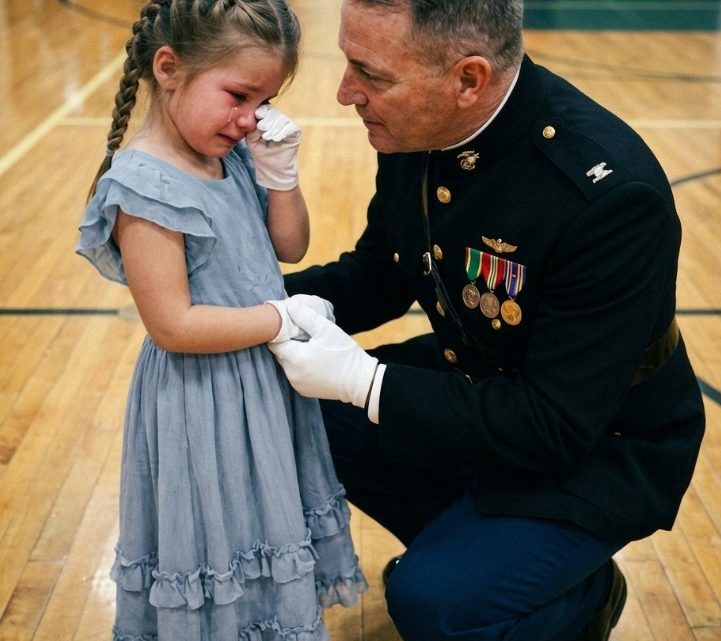 Moje dcera byla terčem posměchu, protože na večírku „Otcové a dcery“ zůstala sama – dokud do sálu nečekaně nevstoupili mariňáci.