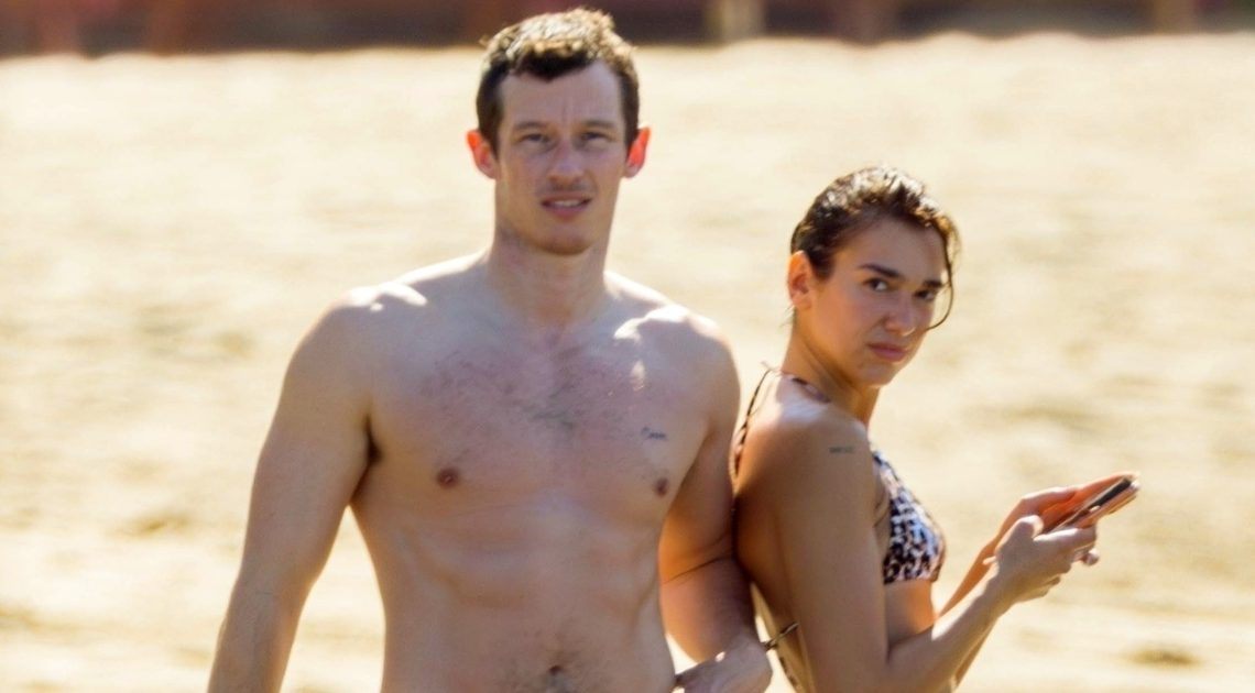 Na pláži k nepoznání!: Vzácné paparazzi fotografie šokují fanoušky — poznáte tuto hvězdnou dvojici?