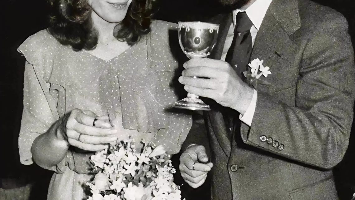 Pamatujete si na tento slavný pár? Podívejte se na jejich vzácnou svatební fotografii z roku 1978 a jak vypadají dnes!