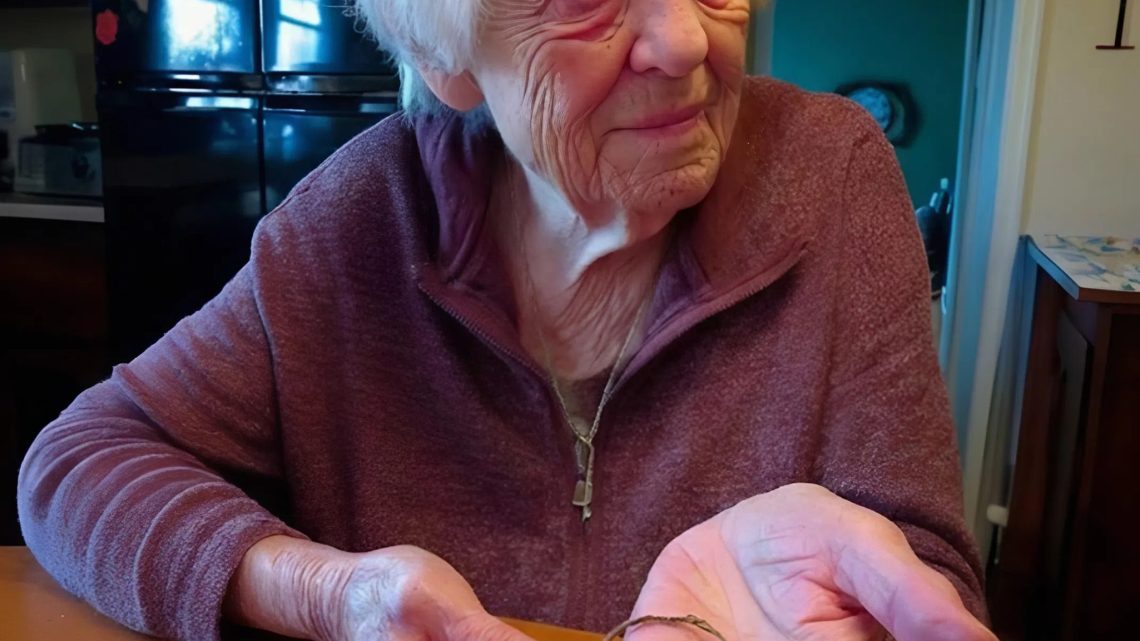 Otevřel jsem medailonek své zesnulé matky, který byl 15 let zalepený – to, co v něm skrývala, mi vyrazilo dech.