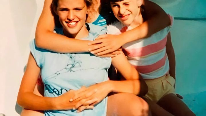 „Poznáte tyto slavné sestry na jejich dětských fotkách?“: Dojemná cesta do minulosti!