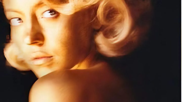 „Proč je pořád nahá, v každém filmu? To už je moc.“ Sydney Sweeney předvedla svou úchvatnou postavu v lesklém focení v nahotě – názory fanoušků se liší. (Žhavé fotky)