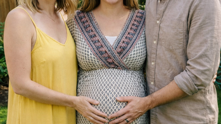 Můj manžel neustále navštěvoval naši náhradní matku, aby se „ujistil, že je v pořádku“ – schovala jsem mu do kabáty diktafon a to, co jsem slyšela, znamenalo konec našeho manželství