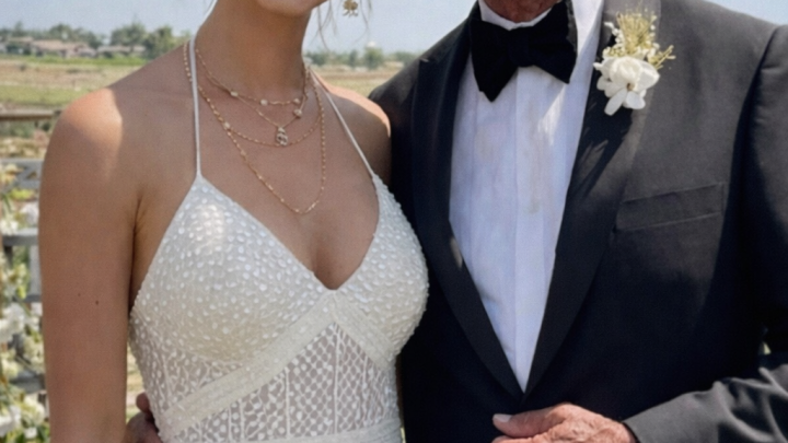 Vzala jsem si bohatého dědečka své kamarádky kvůli jeho dědictví – v naši svatební noc se na mě podíval a řekl: „Teď, když jsi moje žena, ti konečně můžu říct pravdu.“