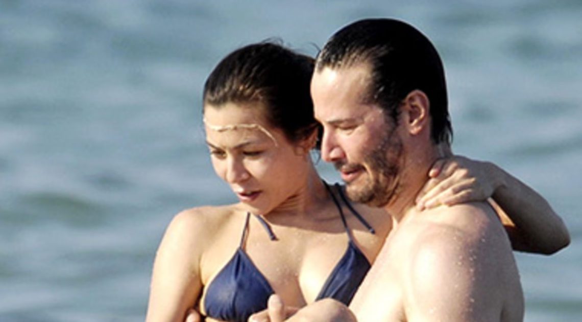 Vzácný výstup na pláži: legendárního herce zahlédli u břehu spolu s jeho společnicí!