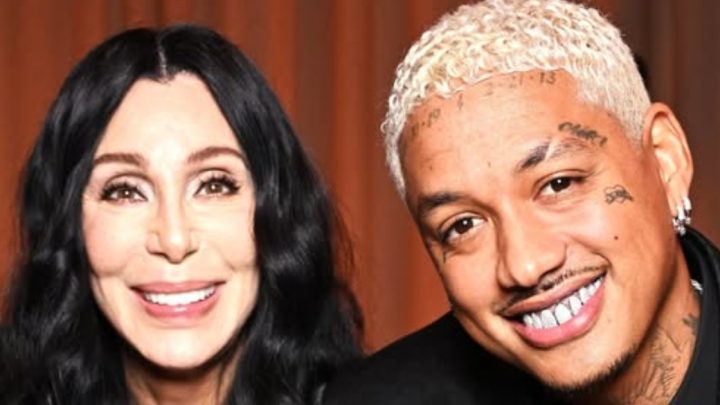 78letá Cher se objevila na veřejnosti se svým snoubencem a nevlastním synem!: Fanoušci diskutují o věkovém rozdílu a odvážném rodinném výletu!