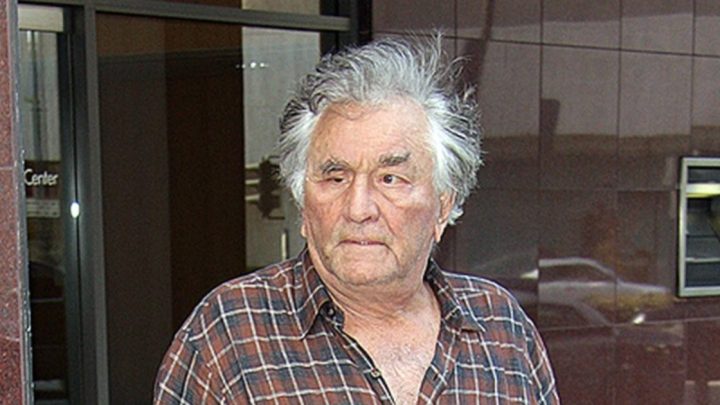 Vzácný snímek paparazzi: oblíbená televizní legenda zachycena krátce před svou smrtí v roce 2011!