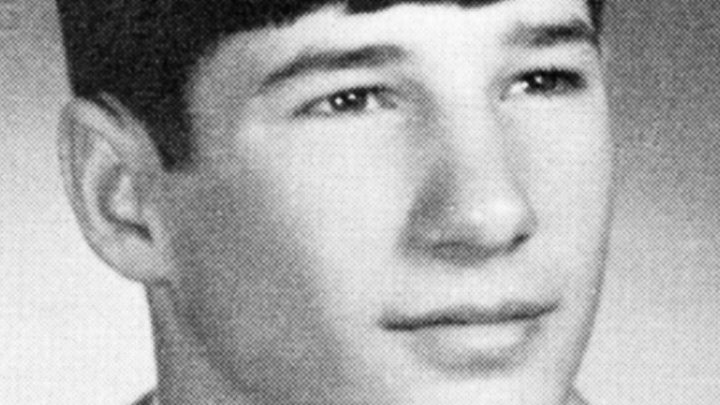 Vzácná školní fotka budoucího hollywoodského krasavce: uhádnete, kdo to je?