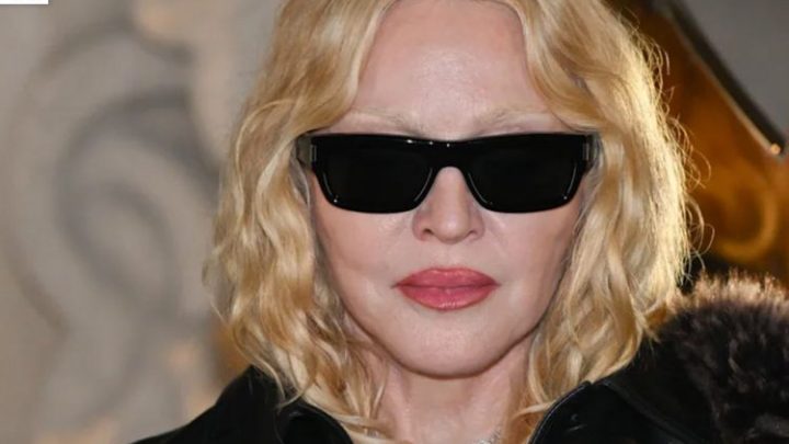 Když paparazzi uviděli Madonninu dceru, sarkasticky poznamenali: „Zdá se, že by jí matka měla pořídit holicí strojek…“