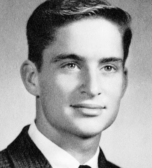 Na fotce ze školního alba je k nepoznání – kultovní hollywoodská hvězda předtím, než se proslavila! Uhodnete, o koho jde?