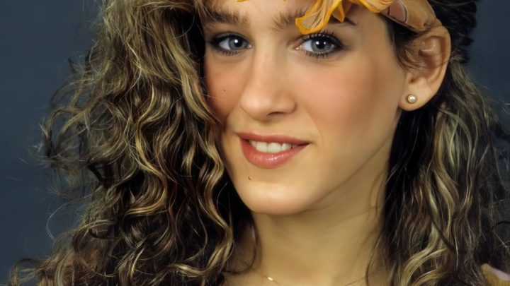 Vzpomínáte si na ni? Unikátní fotografie z mládí ukazuje budoucí legendu na samém začátku její cesty — ženu, která si později podmanila televizi, film i módní scénu!