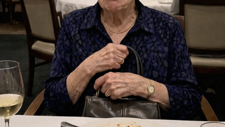 Moji nevlastní sourozenci nechali naši 81letou babičku v přímořské restauraci, aby se vyhnuli zaplacení účtu ve výši 412 dolarů — ale lekce, kterou jsem jim za to uštědřila, si ponesou v paměti už navždy.