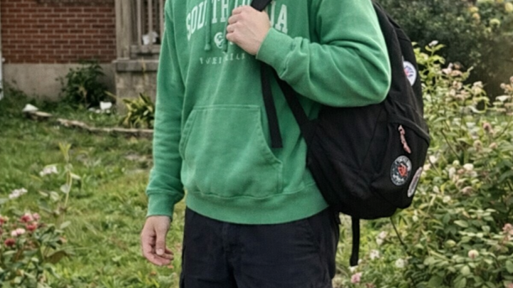 Můj devatenáctiletý syn, který studuje na vysoké škole, mi poslal zprávu: „Mami, moc se omlouvám,“ a pak vypnul telefon – o deset minut později mi zavolalo neznámé číslo a já se rozplakala