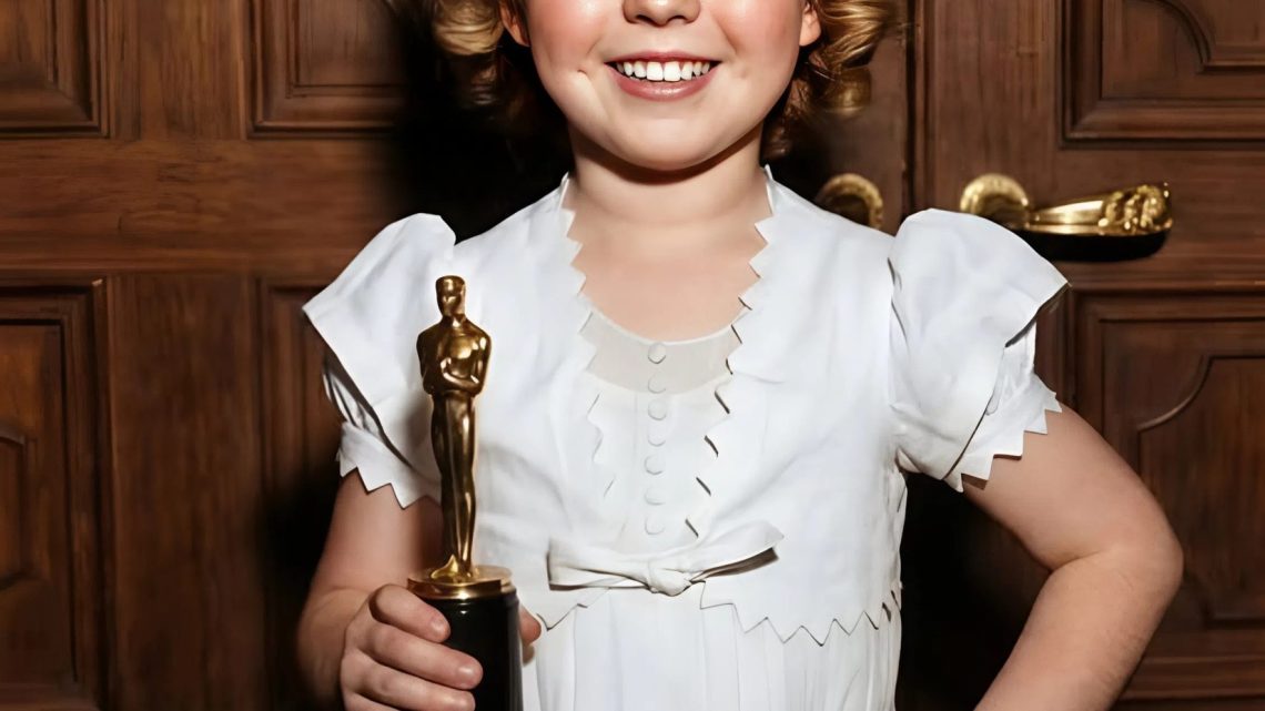 Pamatujete si tu roztomilou holčičku? Podívejte se, jak vypadá v 80 letech!