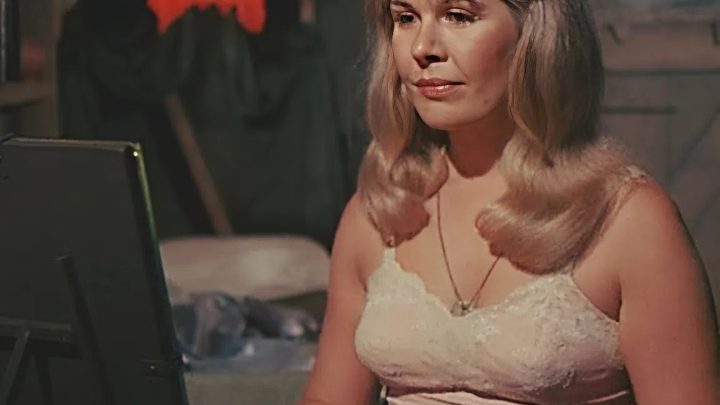 Málo známé chyby, nepřesnosti a drobné přešlapy, které se objevují v legendárním seriálu M*A*S*H a často unikají pozornosti diváků