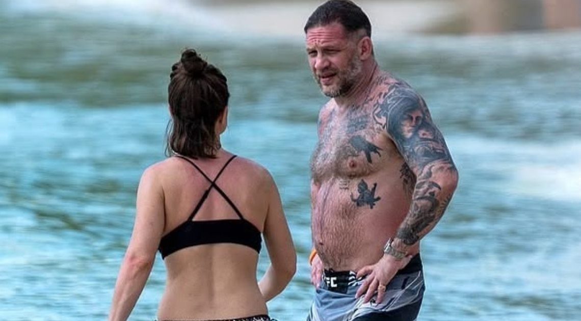 Známý herec se spolu se svou ženou ocitl na vzácném snímku paparazziů!: Kdo to je?