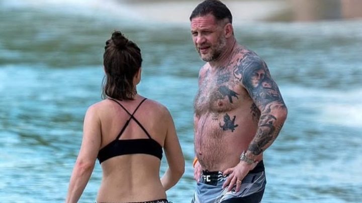 Známý herec se spolu se svou ženou ocitl na vzácném snímku paparazziů!: Kdo to je?