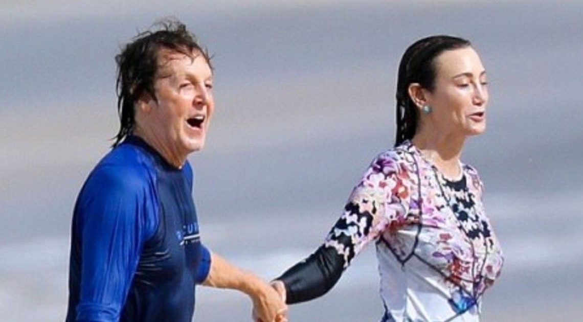Legendární hudební ikona a její partner byli zachyceni v uvolněné neformální atmosféře! Kdo jsou?