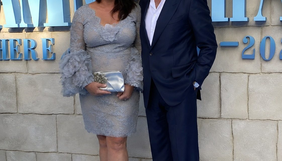 Od kritiky k neuvěřitelné proměně! Manželka Piersa Brosnana zhubla 45 kg a teď vypadá úžasně!