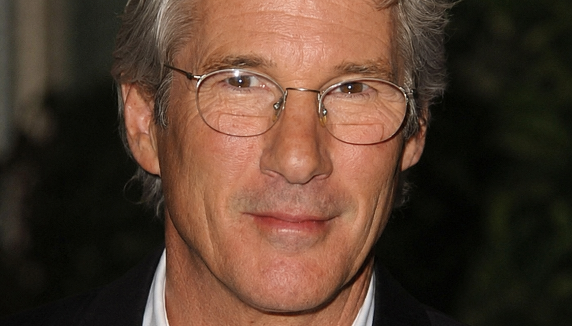 «Unavený a úplně šedovlasý stařec»: dvaasedmdesátiletý Richard Gere se objevil na veřejnosti se svou mladou ženou.