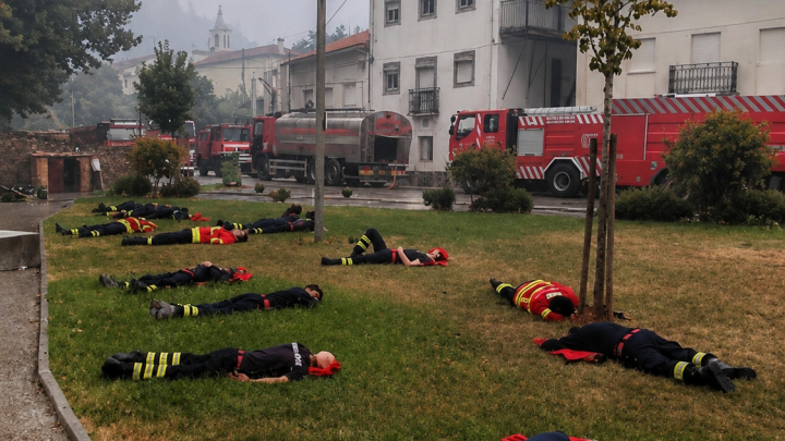 To, co přihlížející viděl na trávníku, ho doslova šokovalo  Nikdy nečekal, že toho bude svědkem…
