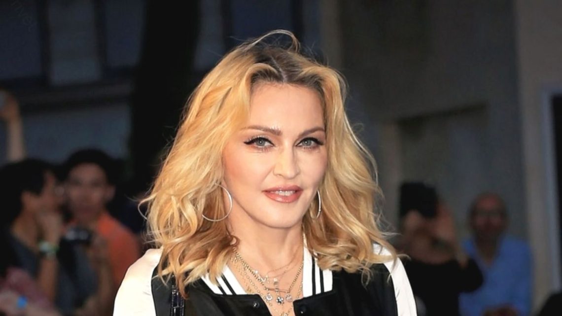 Je jí už 67, ale je to, jako by «pokousala Bianca Censori: Madonna ohromila publikum novým vzhledem v průhledném mini