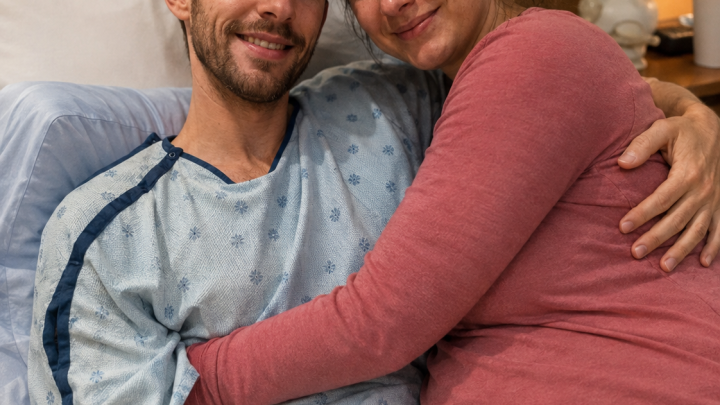 Můj manžel se stal dárcem orgánů – Jeho doktor mě zastavil v nemocniční chodbě a řekl: ‚Je tu něco, co mě přiměl slíbit, že ti to doteď nedám‘