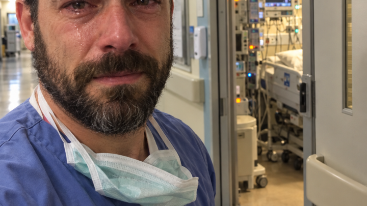 Šel jsem překvapit svého manžela v práci –, ale jeho kolega se mě zeptal se slzami v očích: ‚Nic ti neřekl, že?‘