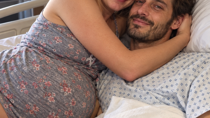 Můj manžel se stal dárcem orgánů – Jeho doktor mě zastavil v nemocniční chodbě a řekl: ‚Je tu něco, co mě přiměl slíbit, že ti to doteď nedám‘