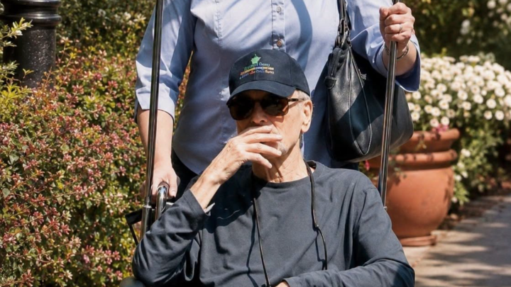 Vzácná fotka hollywoodské legendy v posledních letech jeho života: zjistit, kdo to je?