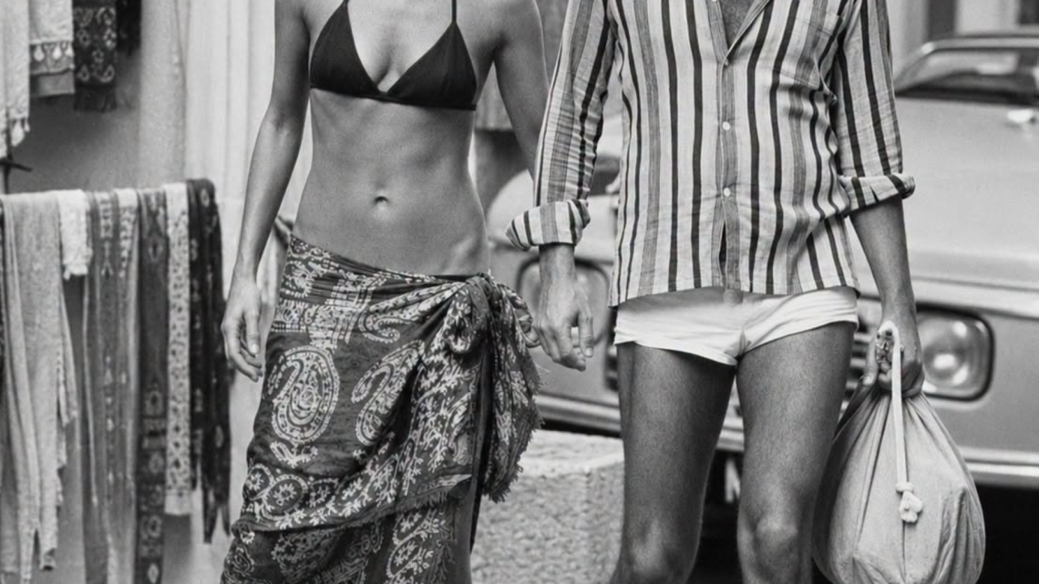 Hollywoodské legendy jsou téměř k nepoznání na vzácné archivní fotografii z pláže: můžete hádat tento slavný pár?