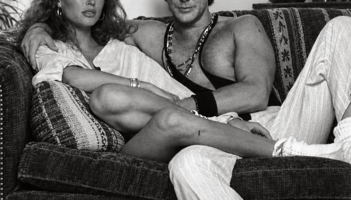 Hollywoodský herec a supermodelka na vzácné archivní fotografii: poznat tento slavný pár?
