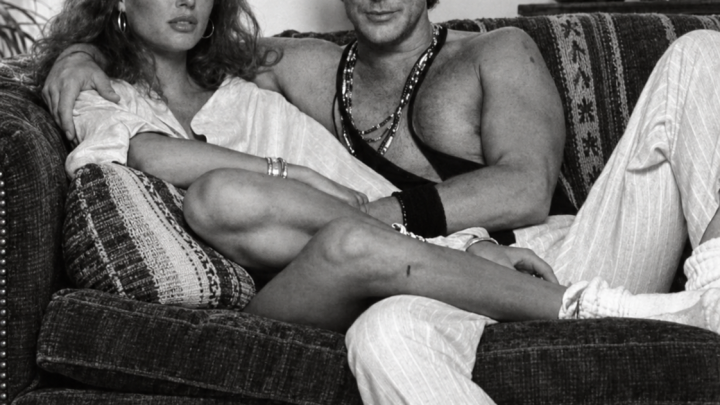 Hollywoodský herec a supermodelka na vzácné archivní fotografii: poznat tento slavný pár?