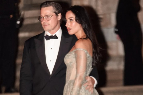 Brad Pitt a Ines de Ramon předčili své hosty svým luxusním pohledem na hvězdný galavečer v Londýně
