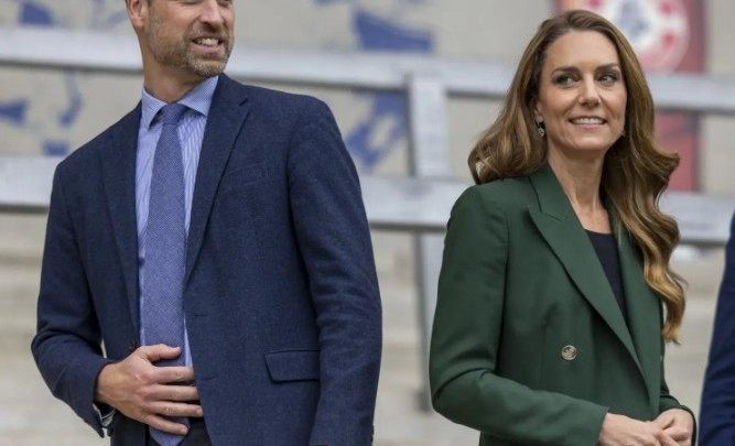Kate Middleton si na cestu do Leedsu s princem Williamem znovu oblékla známou zelenou bundu